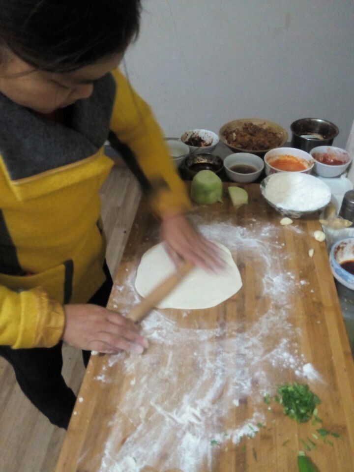 去哪里学正宗鸡蛋灌饼？鸡蛋灌饼在哪里学？正宗信阳鸡蛋灌饼技术，首选郑州中原香小吃培训图片