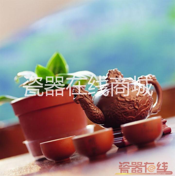 紫砂壶和瓷器茶壶哪个更适宜泡茶？图片