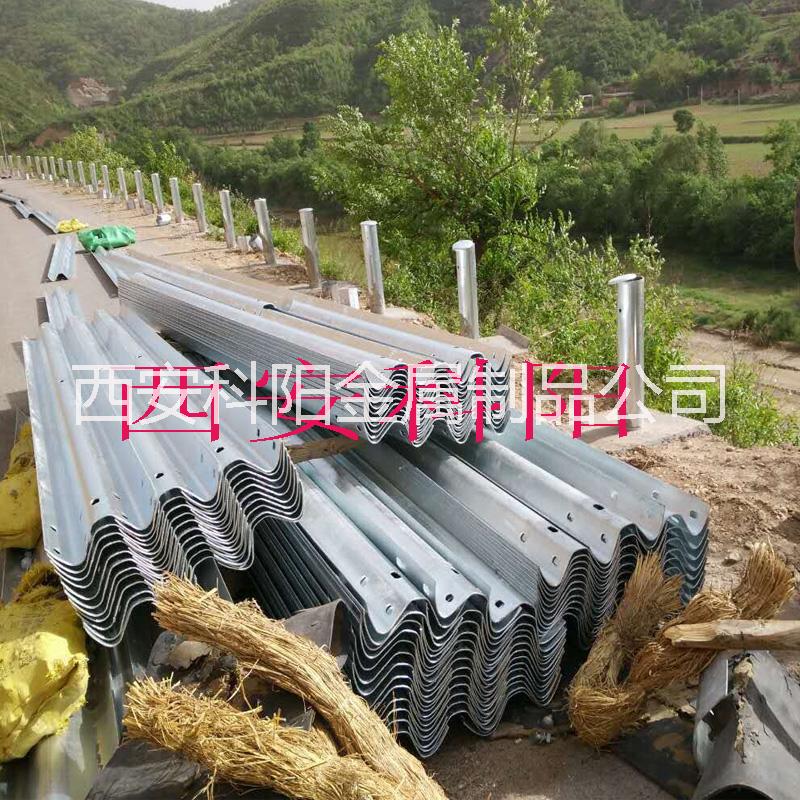 供应用于高速公路护栏的汉中高速公路波形护栏 双波护栏板图片