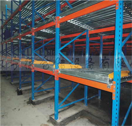供應(yīng)湖重型重力貨架 倉庫貨架圖片