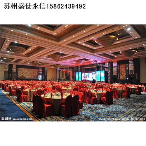 活动演出舞台背景_文艺演出搭建现场