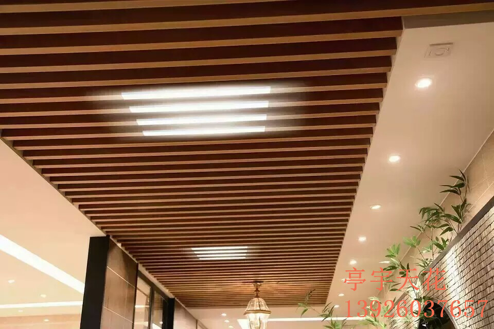 仿木紋鋁合金方通 鋁方通吊頂圖片