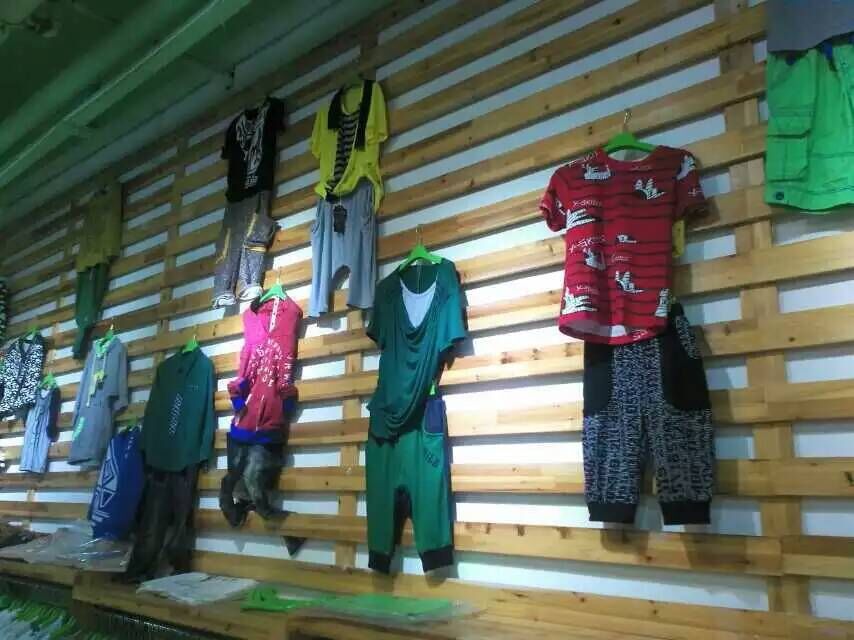 深圳豬跑跑品牌折扣童裝誠(chéng)招加盟商圖片