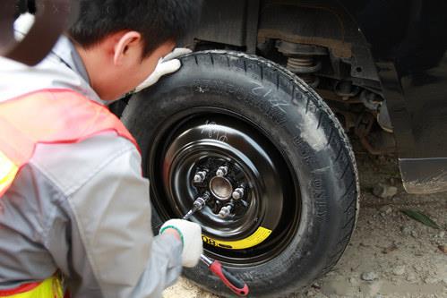 禅城搭电换胎电话 南海拖车费用