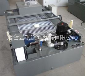 重力式紙帶過(guò)濾機(jī)與撇油機(jī)的組合圖片