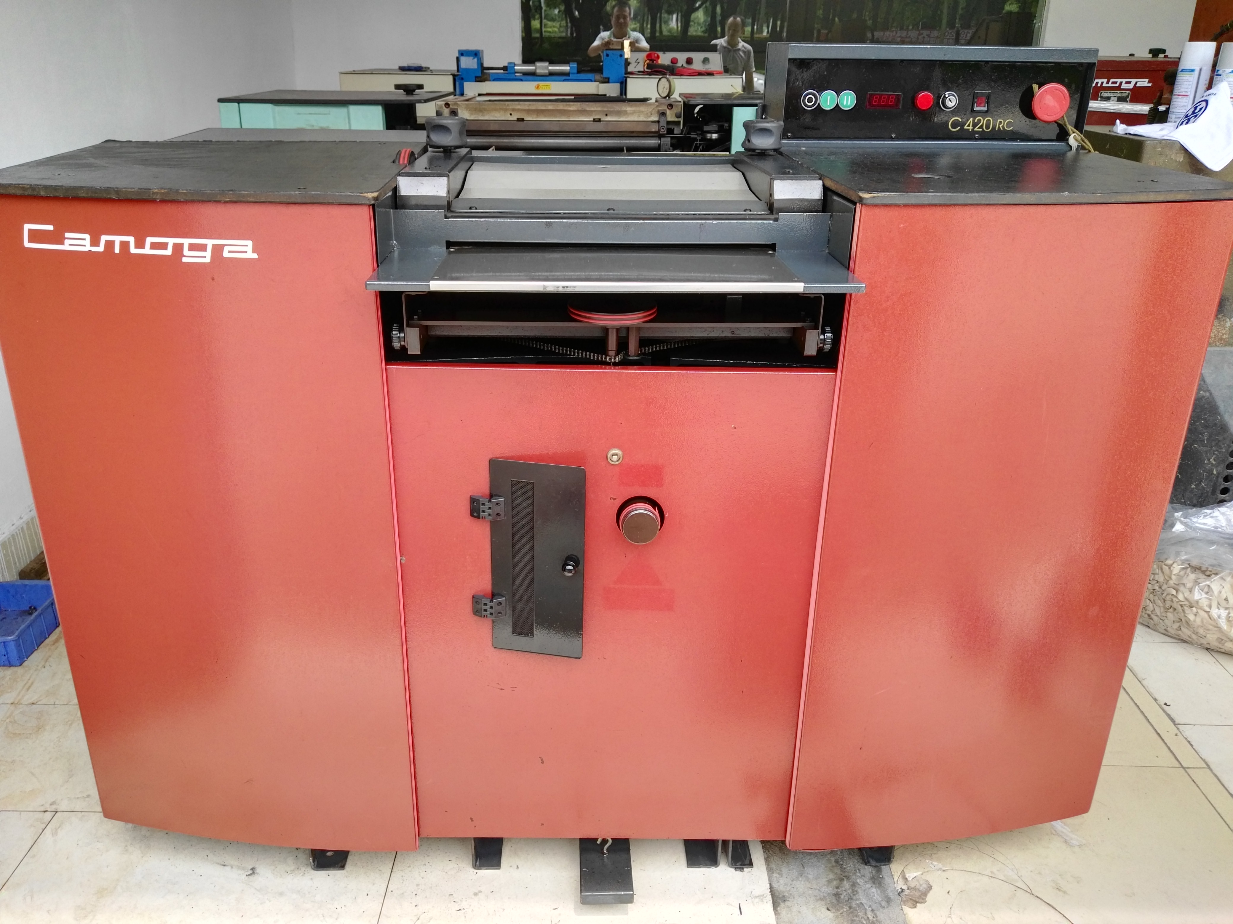 供應(yīng)二手S520片皮機(jī)。深圳片皮機(jī)