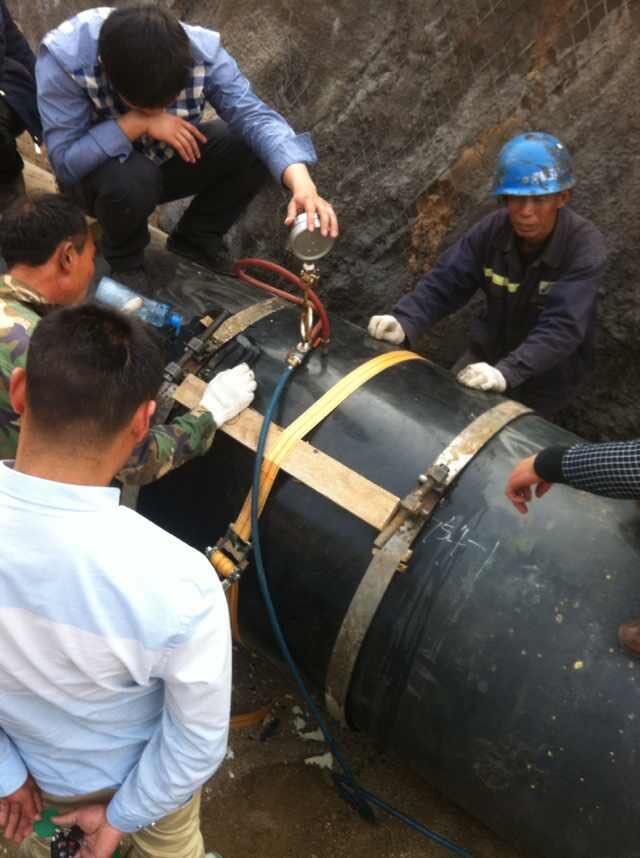 供应聚氨酯保温管|热力管|电热熔焊机的供应东北地区专用电热熔套图片