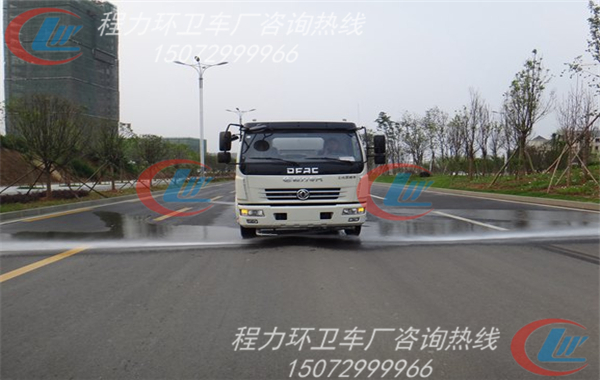 供应东风大多利卡8-9吨洒水车，东风洒水车厂家，8吨洒水车价格，东风8方洒水车，多利卡洒水车，东风多利卡洒水车图片图片