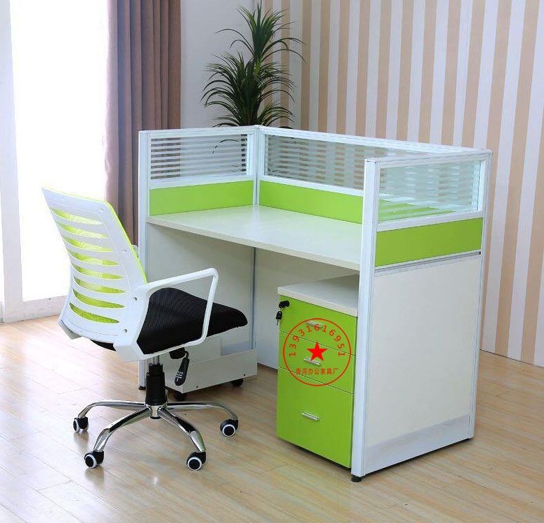 一對(duì)一培訓(xùn)桌課桌椅辦公桌屏風(fēng)隔斷圖片