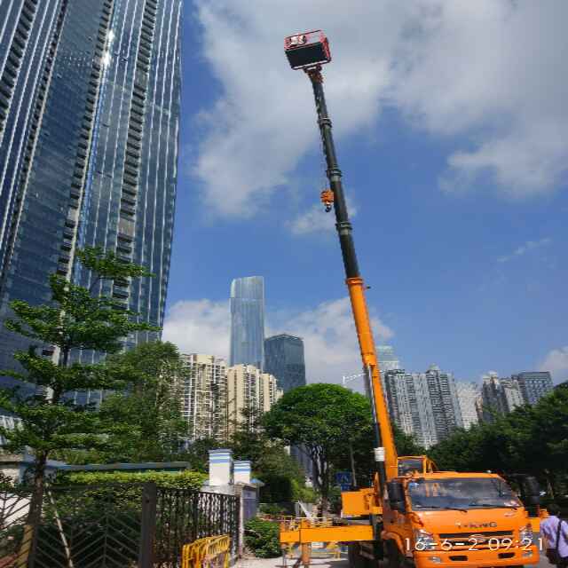 供应番禺区吊车出租/精密设备高空吊装/吊车出租卸钢构造图片