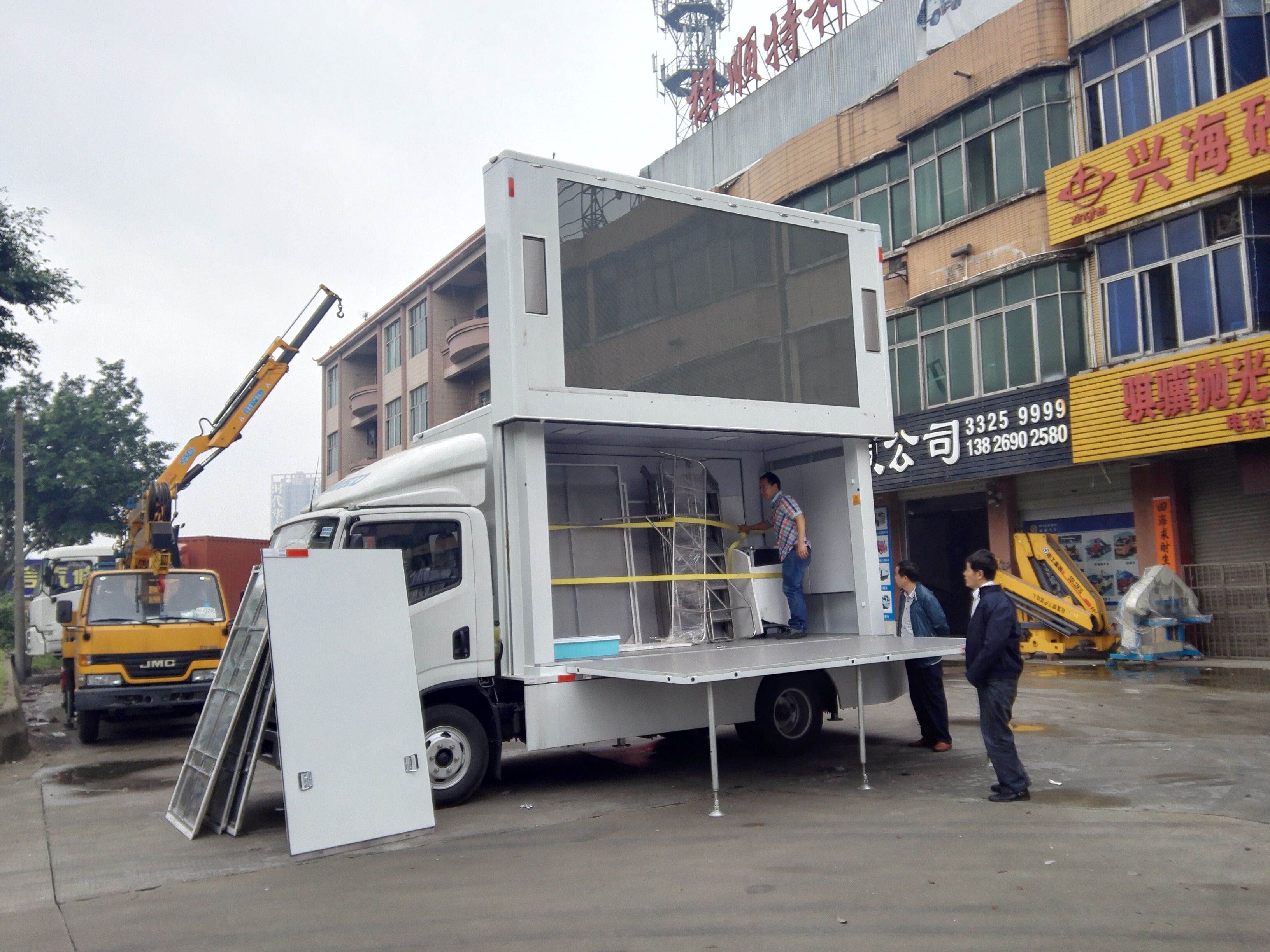 舞台车 流动舞台车 LED车 展销车  广告车 大棚车 宣传车图片