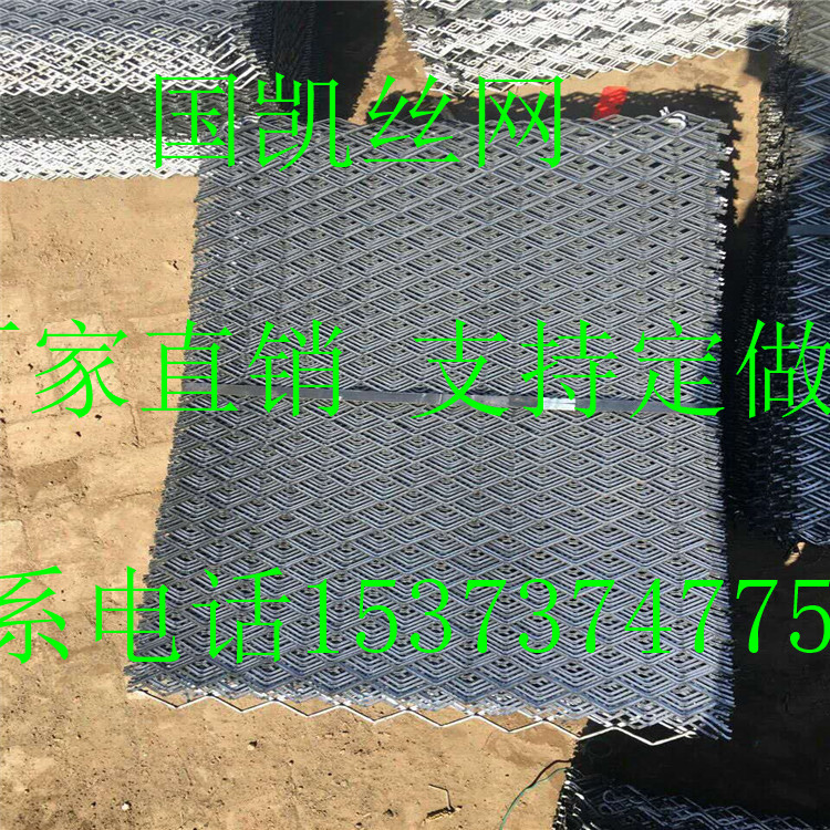 供应包边脚踏钢笆片、菱形刚笆网片、建筑用脚踏网、脚手架铁丝网片图片