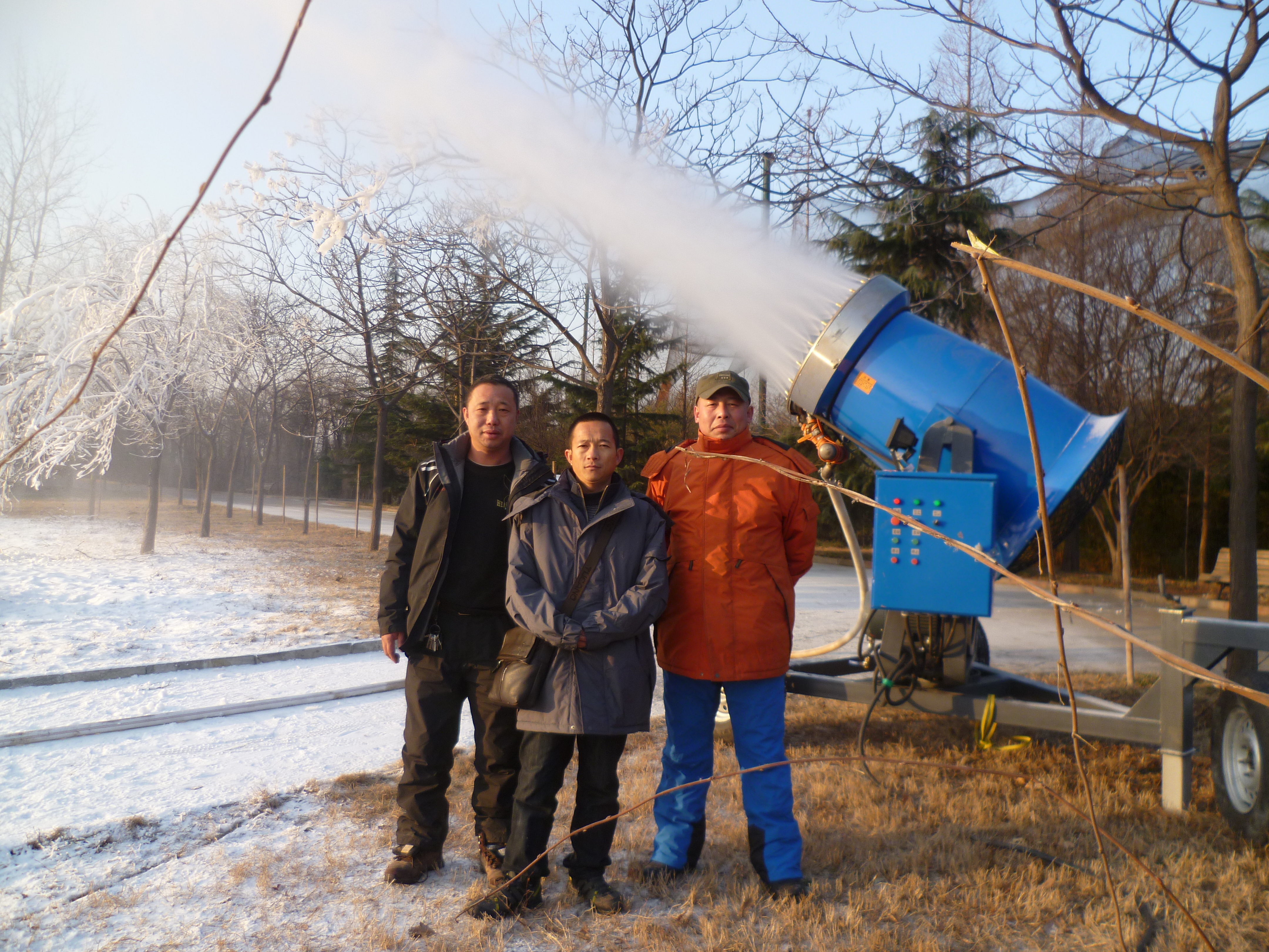 长城造雪机厂供应造雪机，国产造雪机。人工造雪机，造雪机价格，造雪机租赁长城造雪机，人工造雪机图片