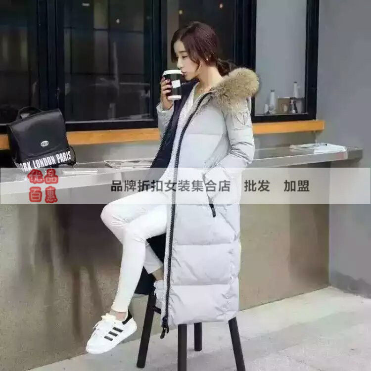 爆款狐狸毛羽绒服低价批发图片