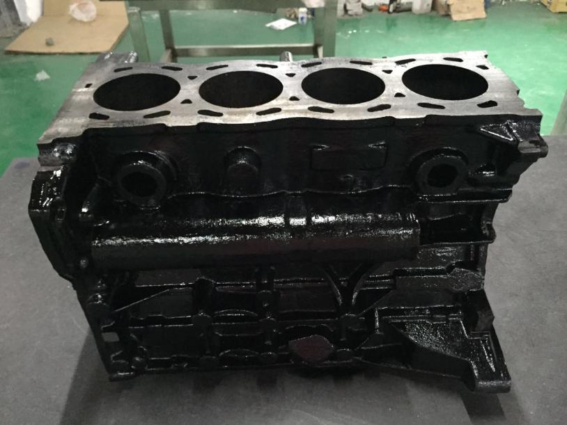 直列四缸發(fā)動機灰鐵缸體圖片
