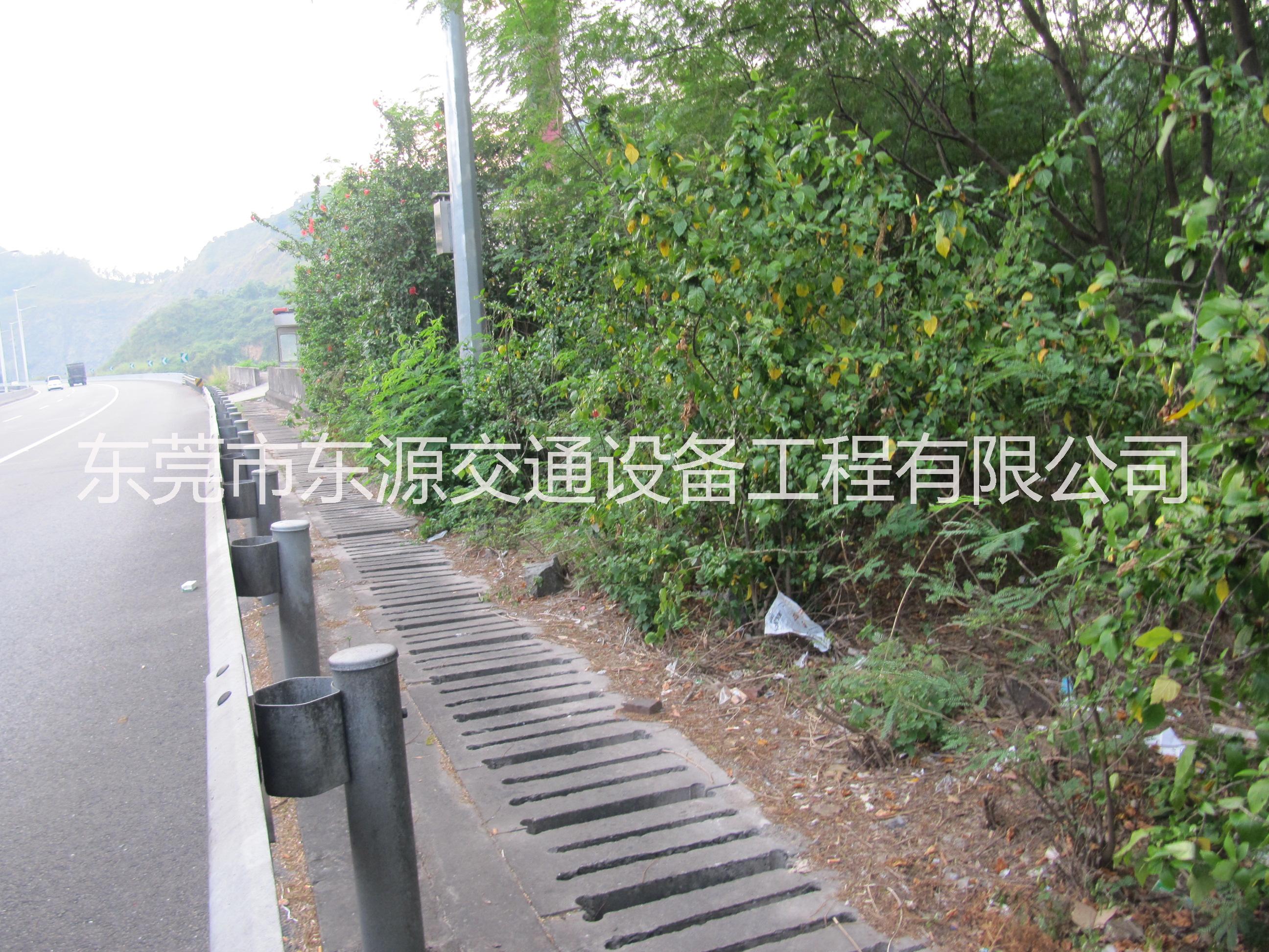 波形防撞护栏批发,承接公路防撞护栏工程,波形防撞护栏厂家（图）图片