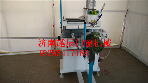 斷橋鋁門窗鎖孔機(jī)圖片