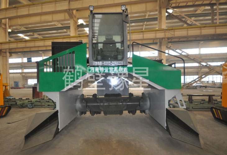 全液壓履帶型翻堆機(jī)圖片