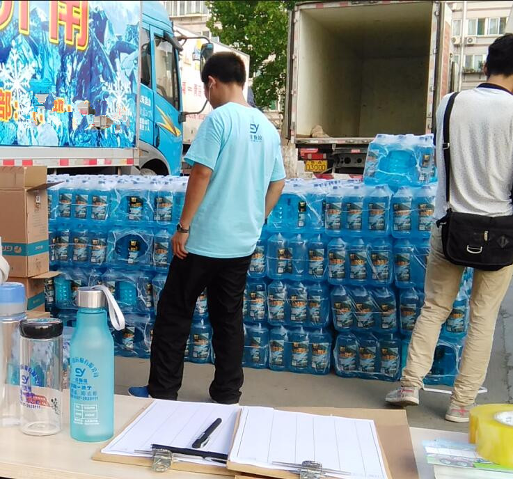 济南市0度玻璃水厂家济南0度玻璃水厂家直销 塑包包装 夏季除虫玻璃水