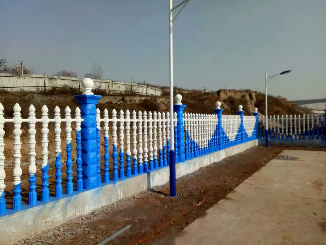 水泥藝術(shù)圍欄仿木紋圍欄圖片