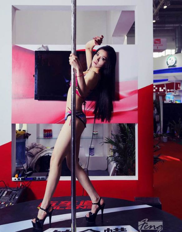 提供專業(yè)深圳鋼管舞表演、演出圖片