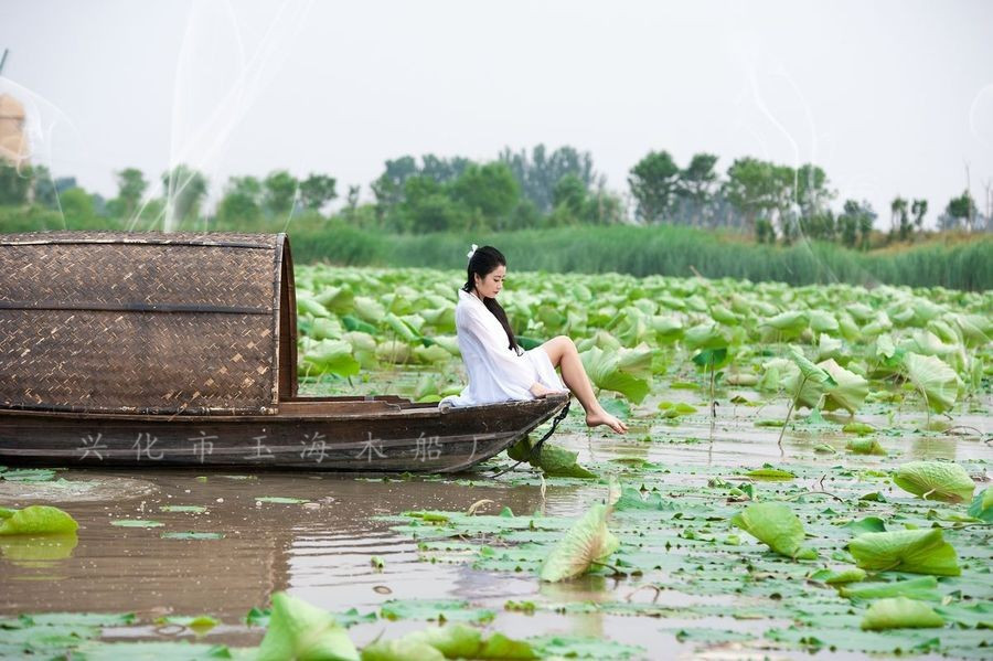 乌篷船 垂钓船厂家直销乌篷船 垂钓船 写真拍摄船  旅游观光船 景观装饰船 水上餐饮船