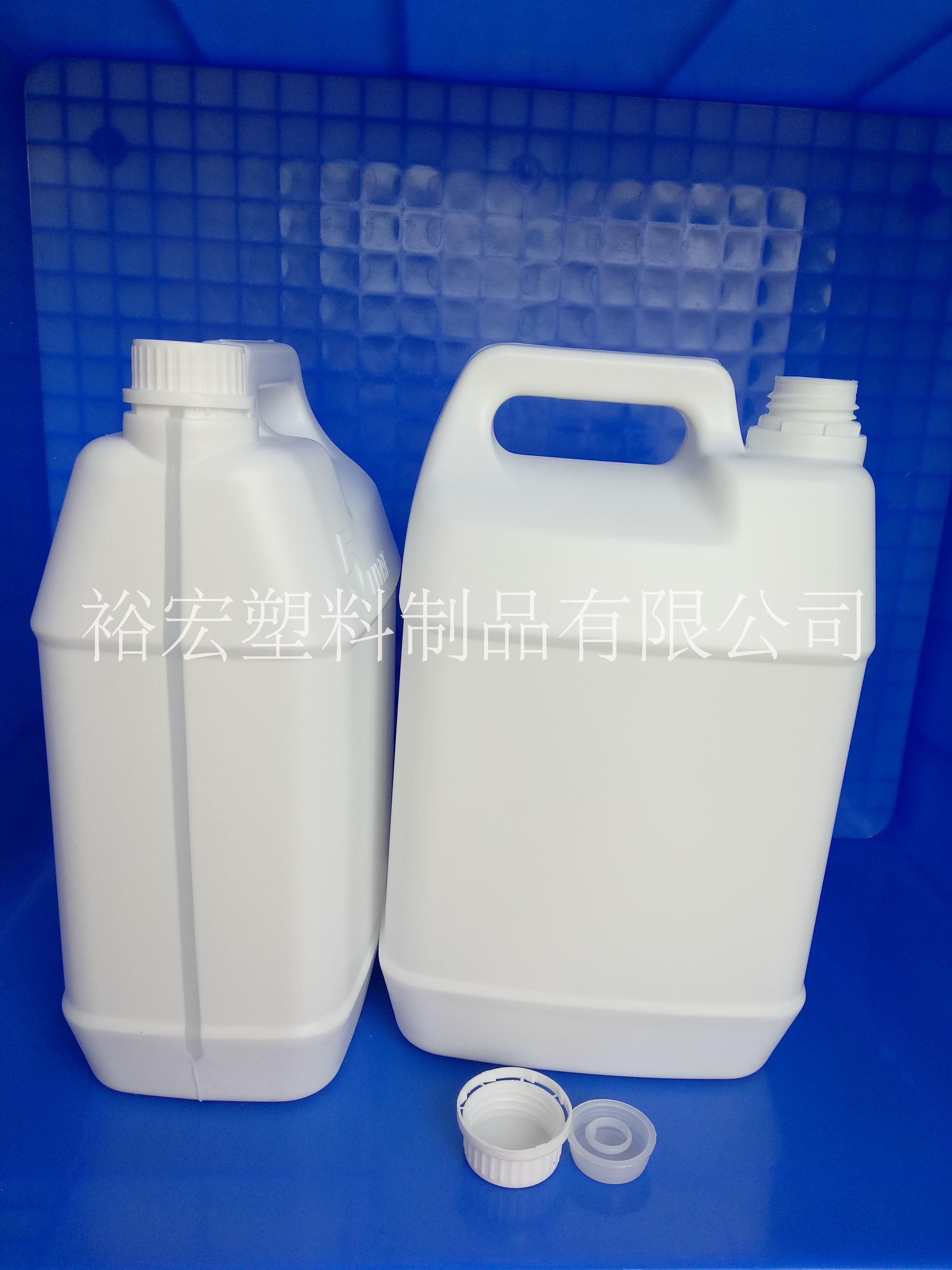 供应生产5升乳白色塑料瓶，5公斤乳白色扁桶供应商，批发商 生产5升乳白色塑料瓶图片