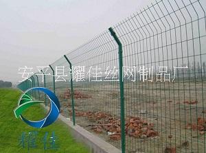 雙邊絲護(hù)欄網(wǎng)圖片/雙邊絲護(hù)欄網(wǎng)樣板圖 (2)