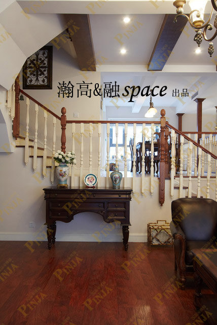 美式紅橡木樓梯制作_圓形樓梯轉(zhuǎn)角圖片