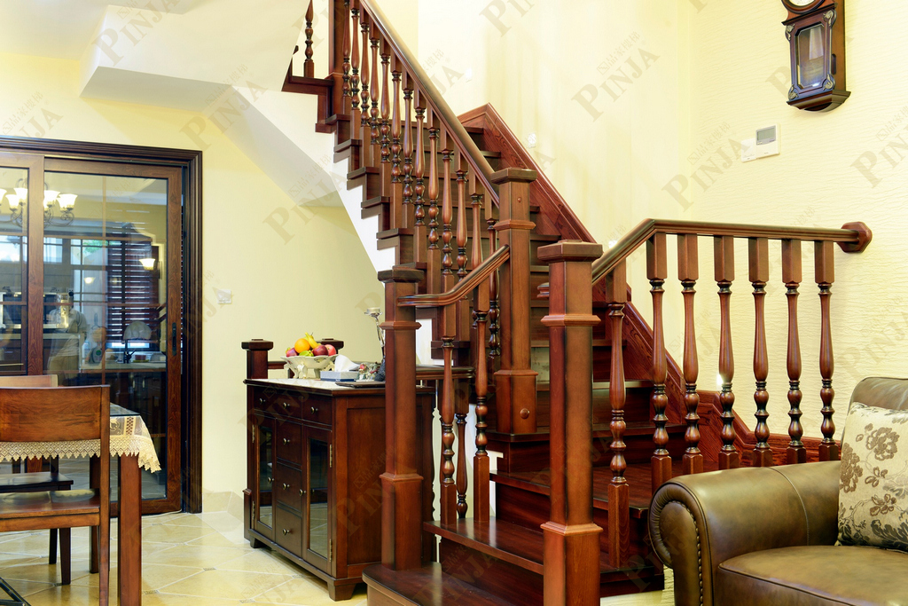 仿古櫸木樓梯混搭_轉(zhuǎn)角樓梯組合設(shè)圖片