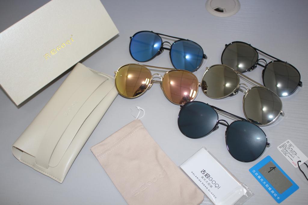 2017時尚經(jīng)典炫彩男女新款圖片