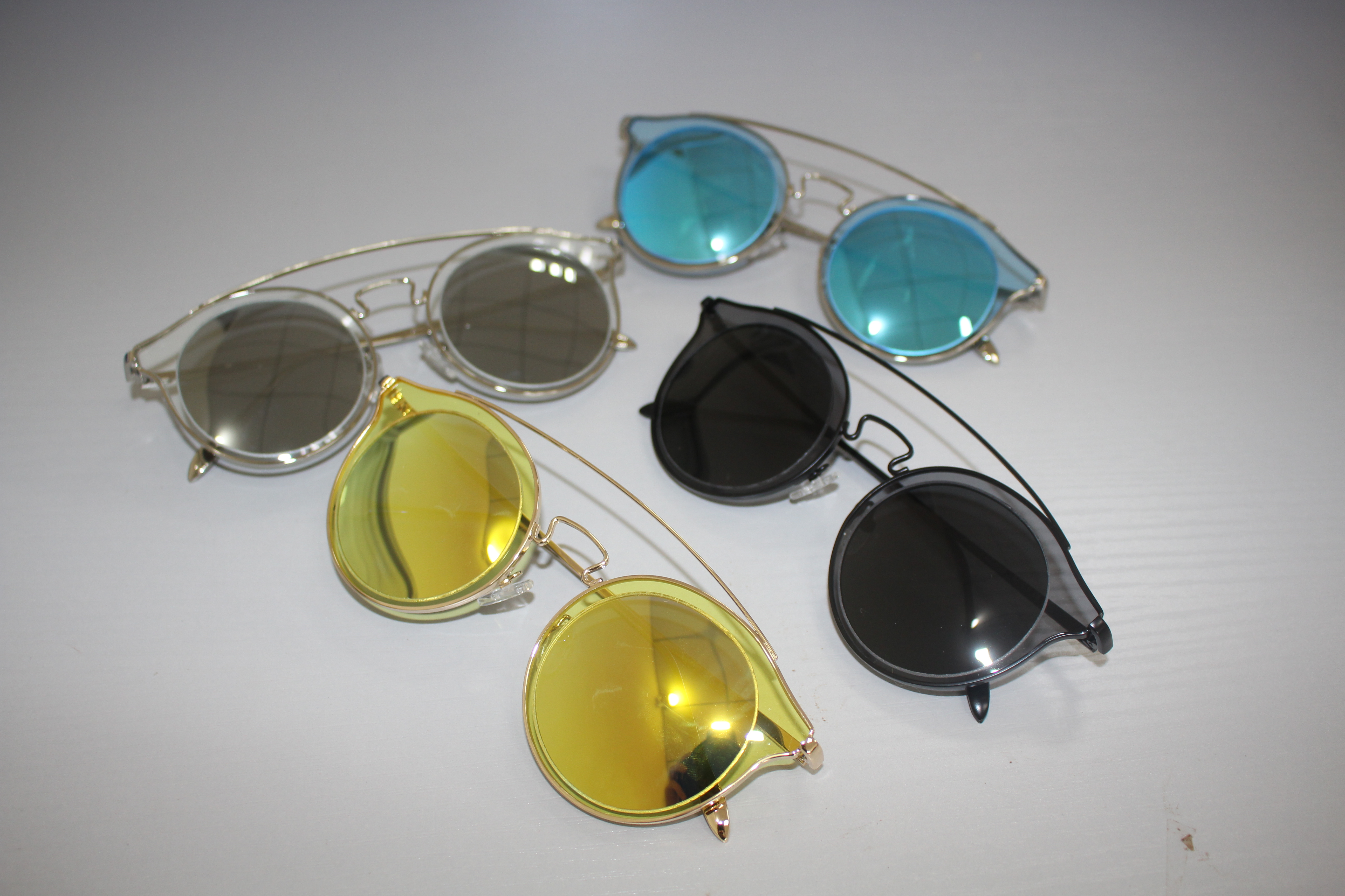 時尚顏色 經(jīng)典女款太陽鏡工廠直銷圖片