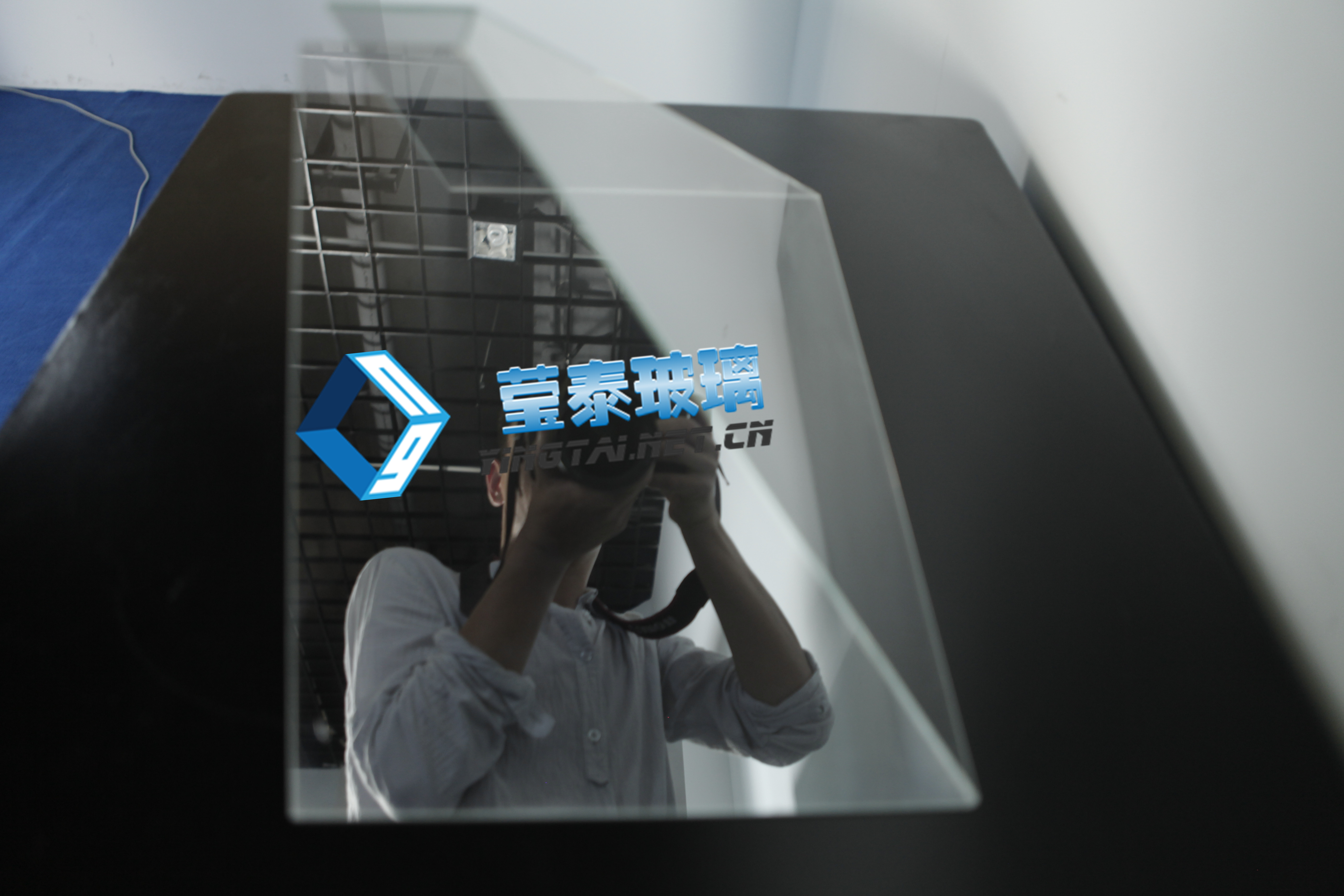 全息幻影成像玻璃應(yīng)用  全息投影玻璃優(yōu)惠促銷