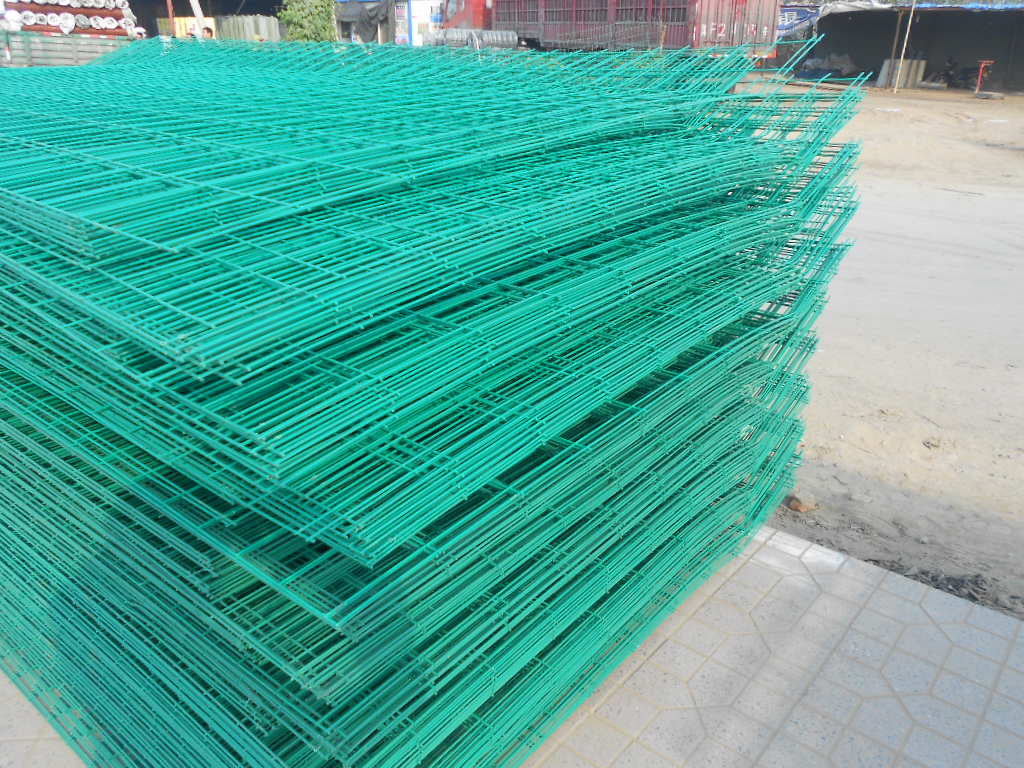 雙邊絲護(hù)欄網(wǎng)圖片/雙邊絲護(hù)欄網(wǎng)樣板圖 (4)