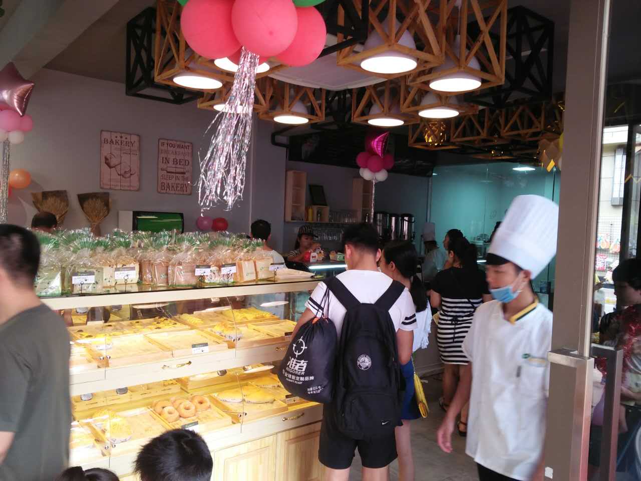 廣東面包店加盟要多少錢，華林品華居綠色健康