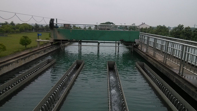 桁車式虹吸泥機圖片