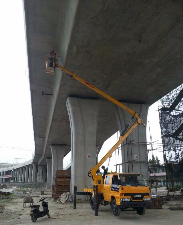 北仑升降车、升降机，登高车，云梯车，升降平台等品种、型号齐全，设备精良管理规范宁波北仑升降平台出租专业诚信图片