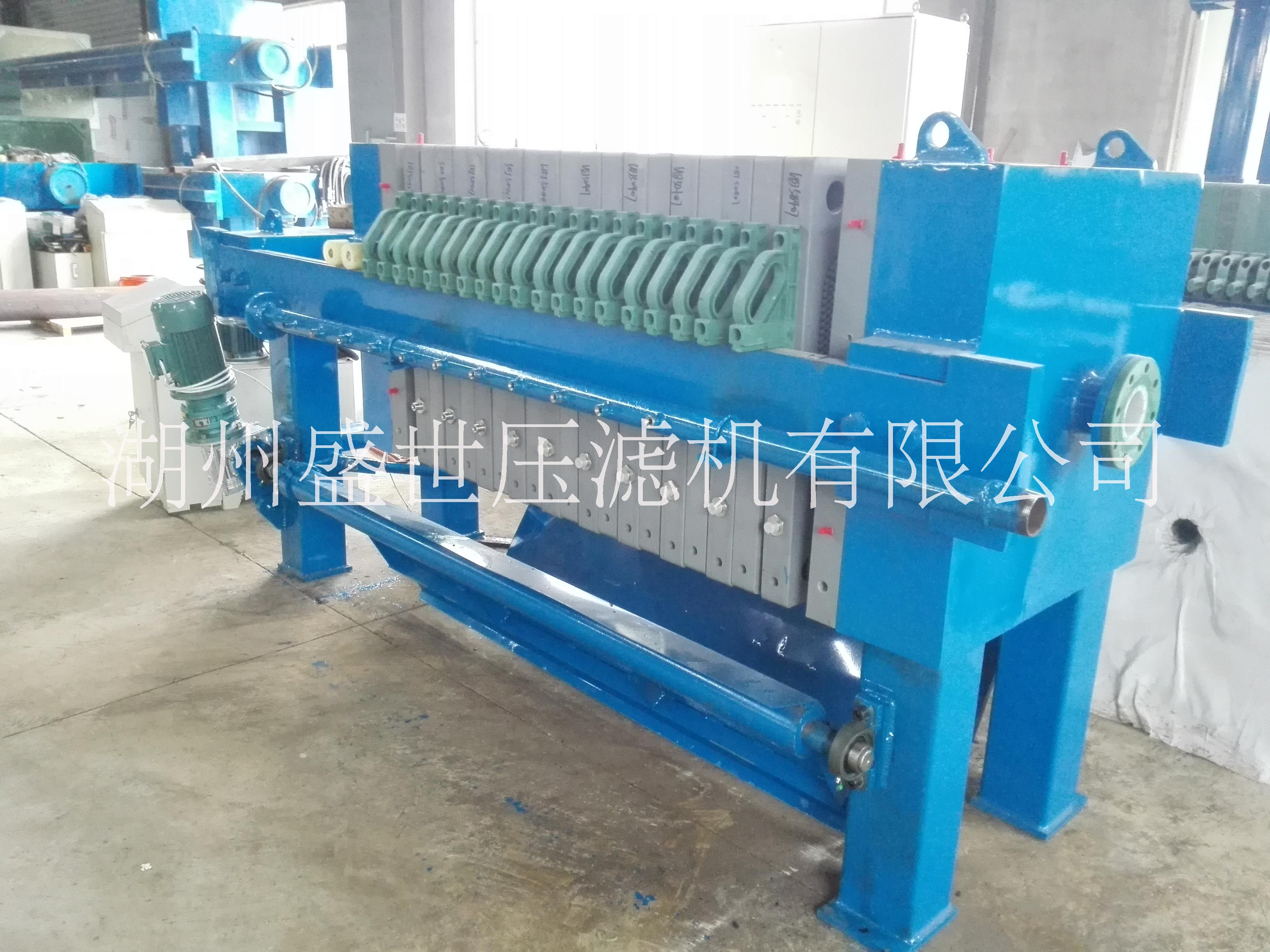 隔膜壓濾機，工廠污水，污泥壓得干圖片