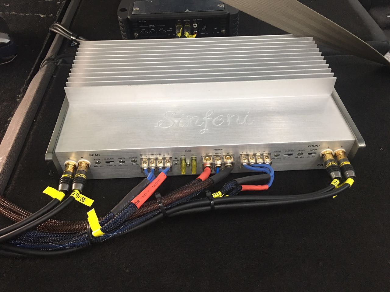 青島優(yōu)質(zhì)的汽車(chē)功放升級(jí)圖片