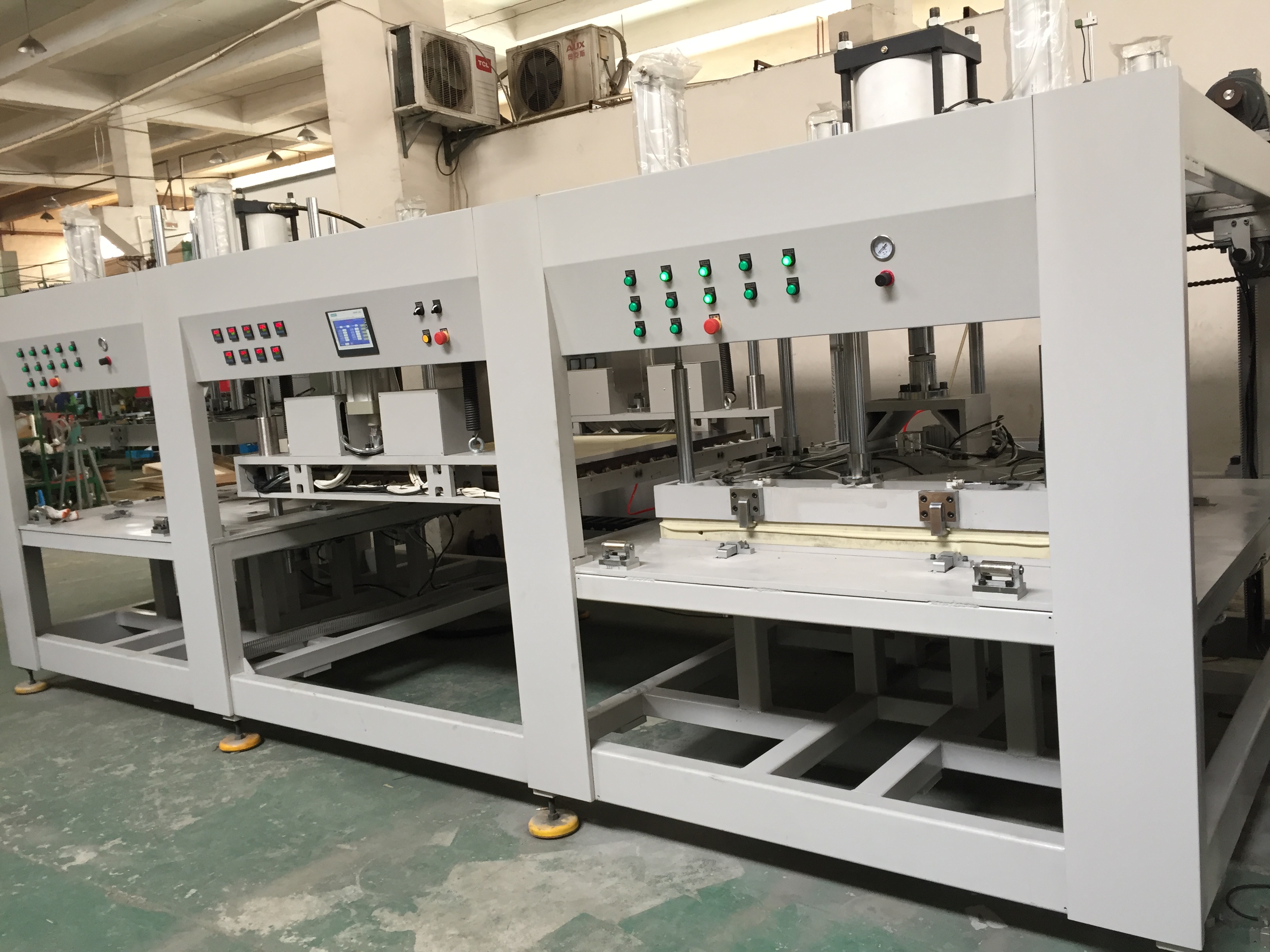 蘇州華迪克雙工位熱板焊接機(jī)圖片