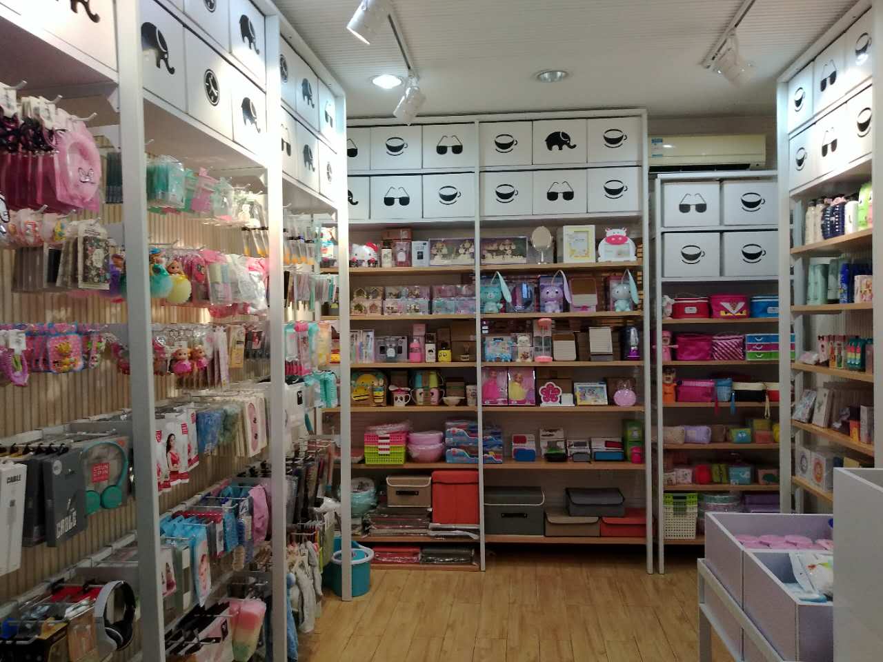 潮尚优品十元店文具批发店铺加盟代理图片