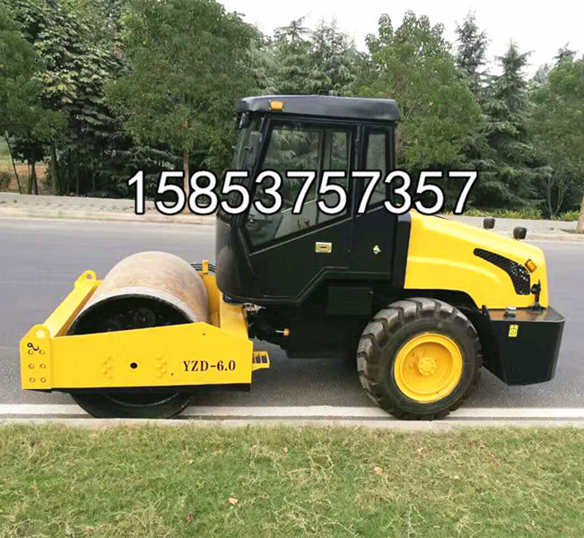 6噸重型壓路機(jī)駕駛室壓路機(jī)圖片