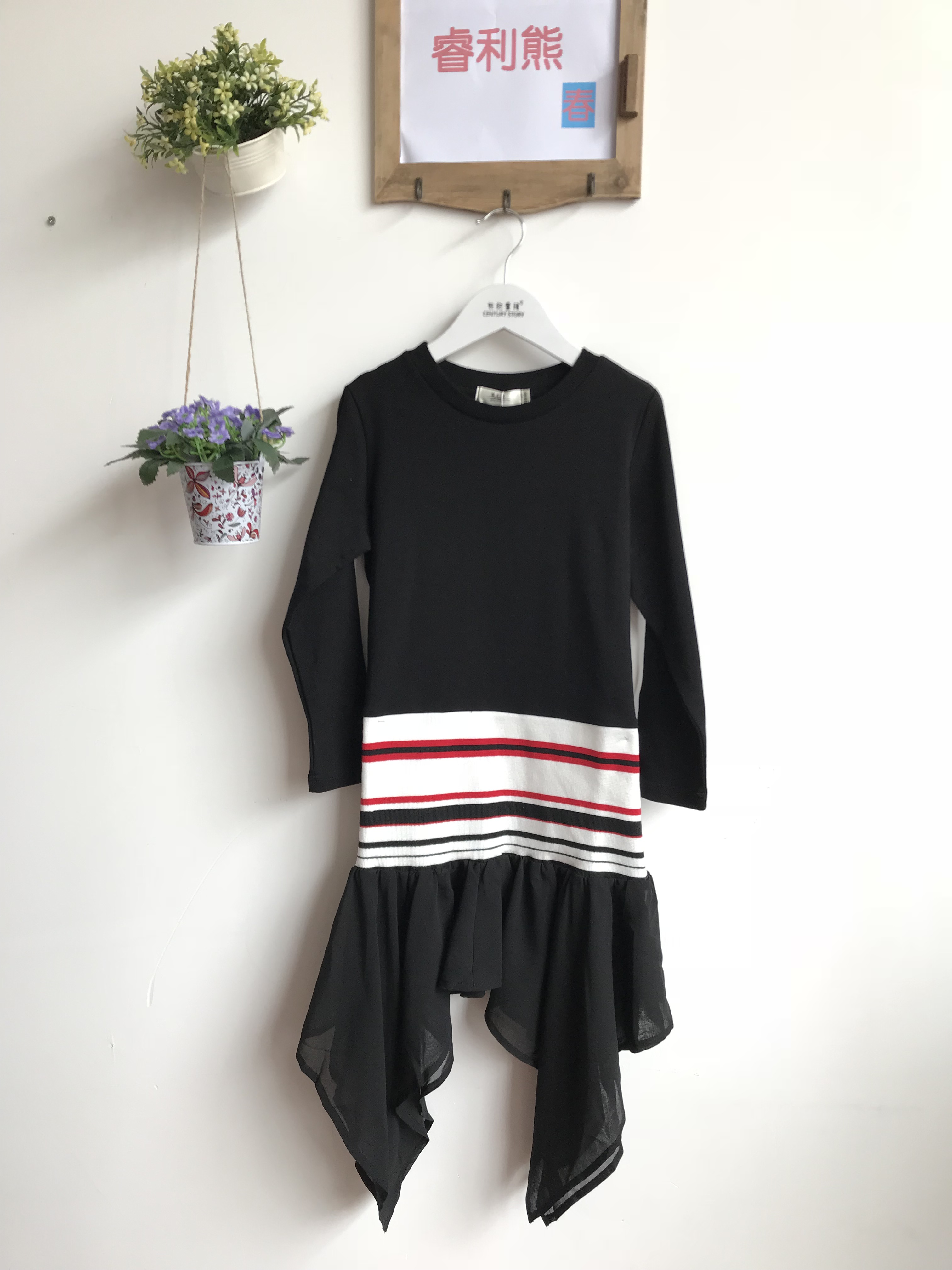 睿利熊童裝庫存圖片