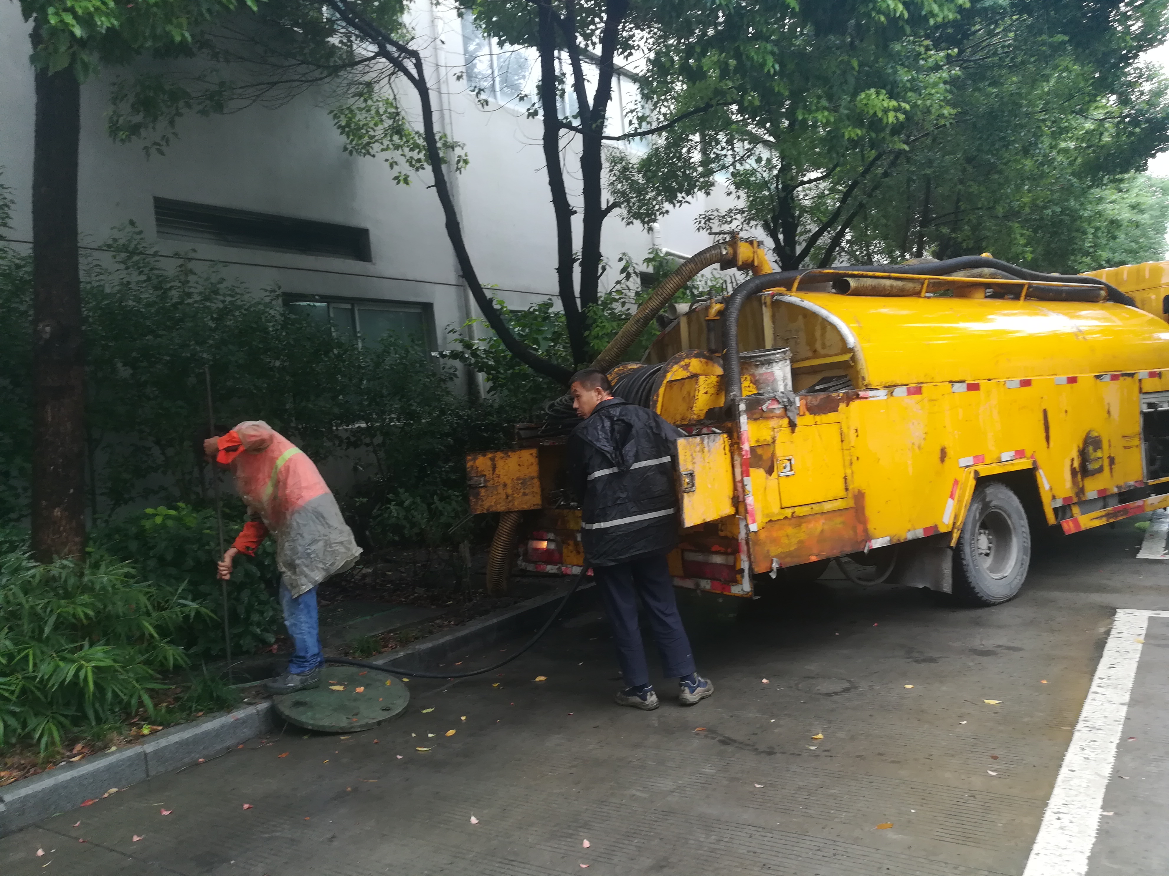 疏通下水道图片