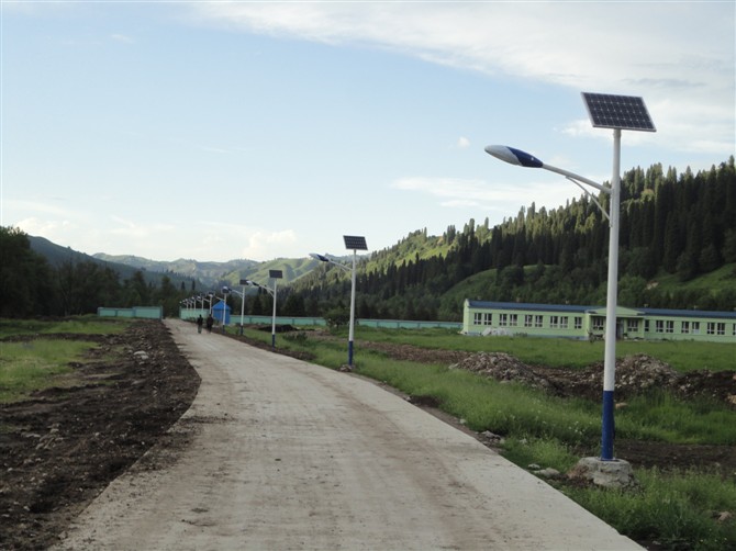 衢州新农村节能路灯（6-12米）太阳能路灯，(道路照明）路灯生产基地6-12米太阳能路灯道路照明路灯图片