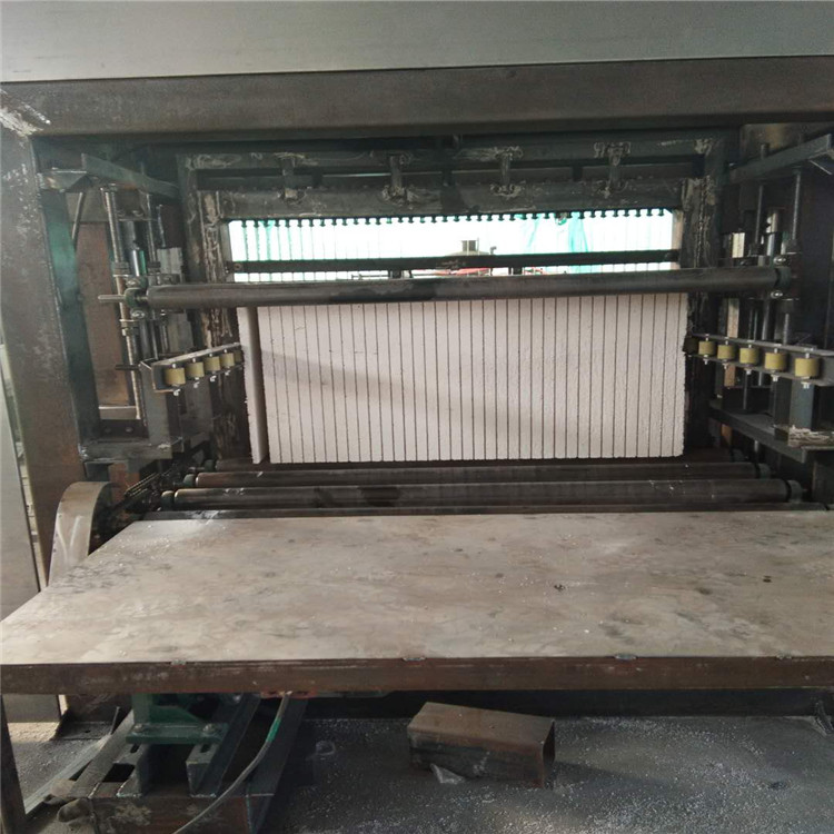 四川水泥基勻質(zhì)板設(shè)備 自動(dòng)調(diào)節(jié)控制系統(tǒng)圖片