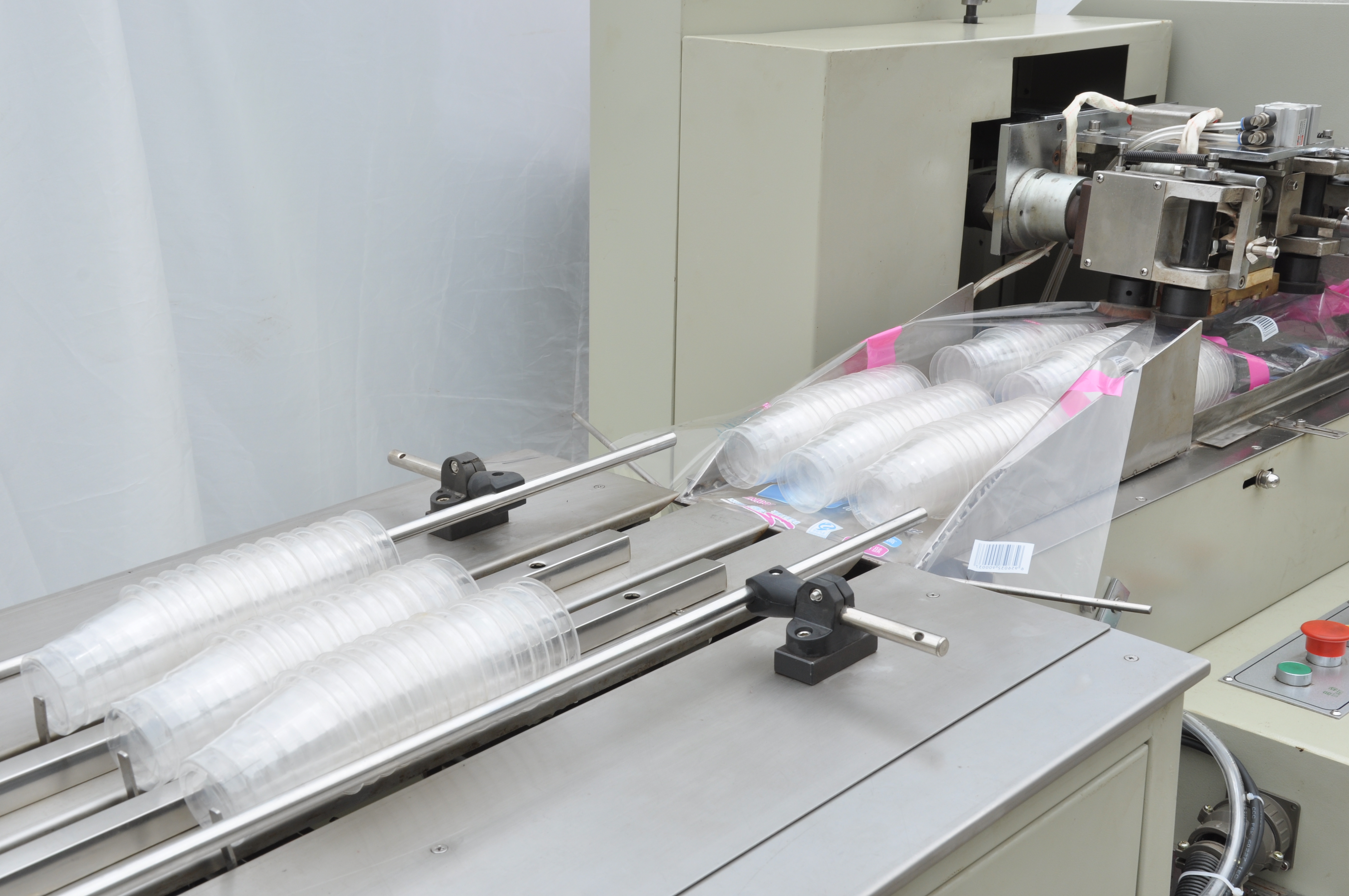 一次性塑料杯子包裝機(jī)圖片