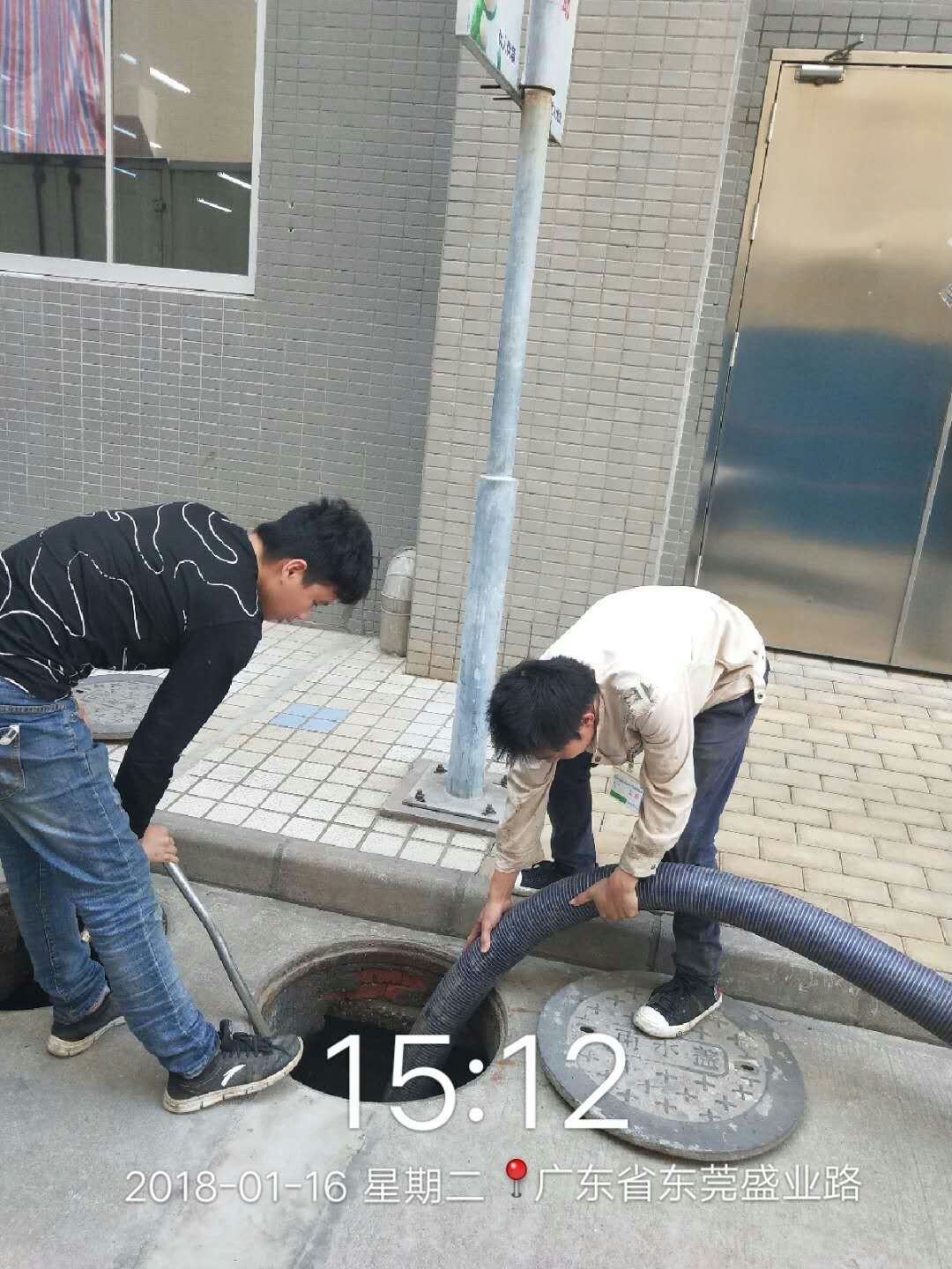 马桶、下水道疏通,高压清洗管道、道路,清洗大车吸粪图片