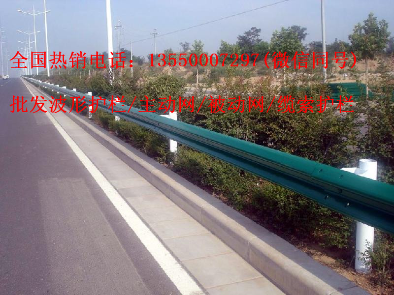 喷塑波形护栏板-高速公路波形护栏板厂家-双波波形护栏价格图片