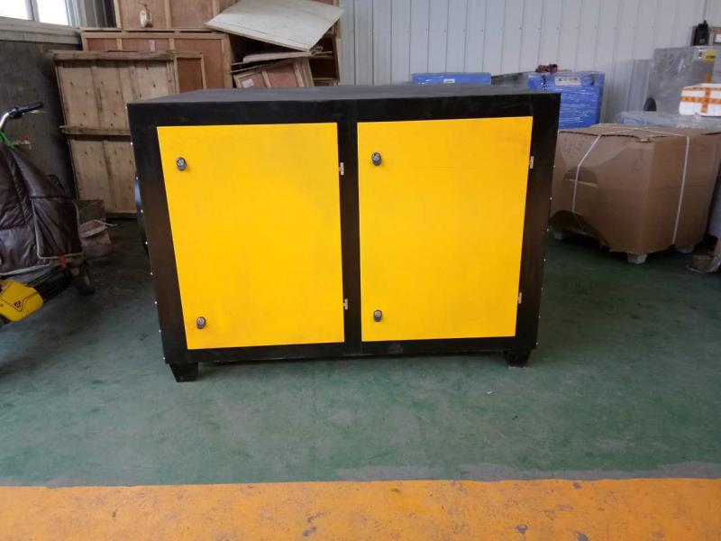 活性炭吸附箱設(shè)備圖片